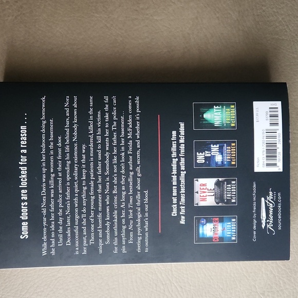 3/$13 Or 4/$16 The Locked Door' Book - Freida McFadden - Picture 2 of 3